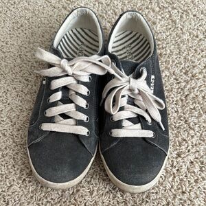 Taos Sneakers with White Laces